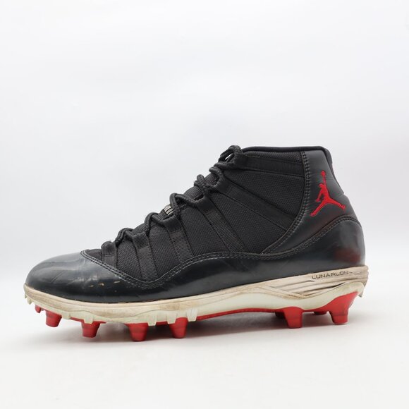 Nike Air Jordan 11 XI Men's Size 10.5 Retro Football Cleat Bred 2018 AO1561-010 - Picture 2 of 15